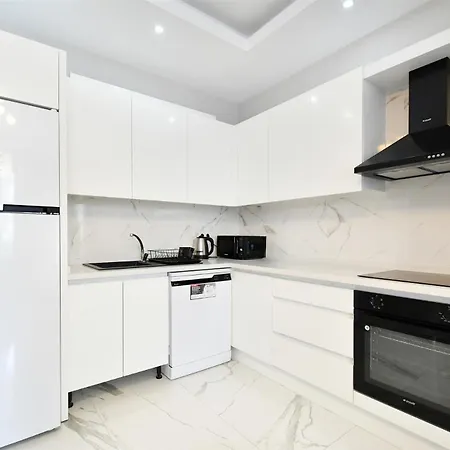 White Sail Spacious 2-bedroom Steps From Yekta Mall In Mahmutlar, 公寓 *