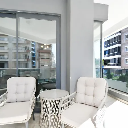 White Sail Spacious 2-bedroom Steps From Yekta Mall In Mahmutlar, Apartman