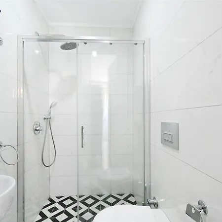 White Sail Spacious 2-bedroom Steps From Yekta Mall In Mahmutlar, Appartement *